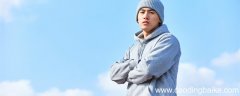 卫衣是直接穿还是要穿打底 穿卫衣要穿打底吗