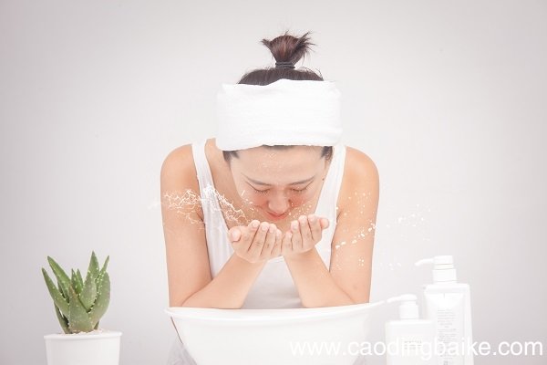 脸上毛孔粗大怎么改善 改善毛孔粗大的小窍门