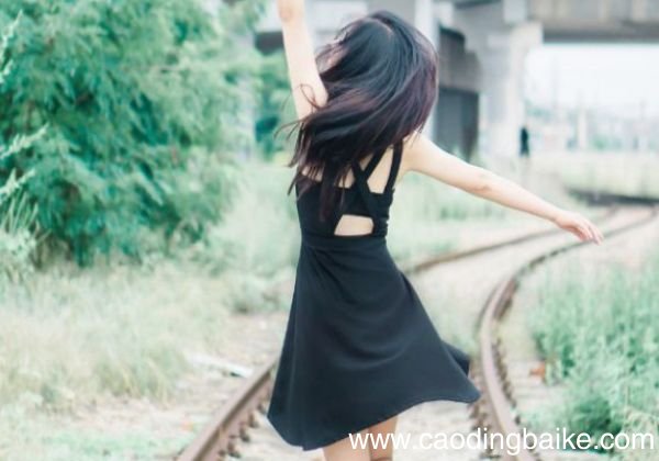 连衣裙如何搭配连衣裙的搭配方法有哪些