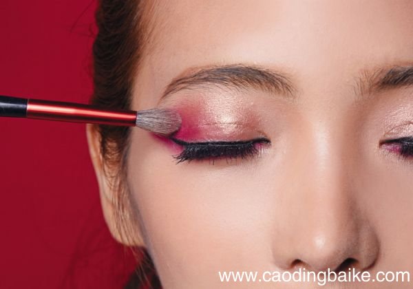 画眼影需要什么刷子 画眼影刷子有哪些