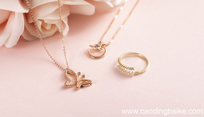 小饰品属于什么类目 饰品是什么类目