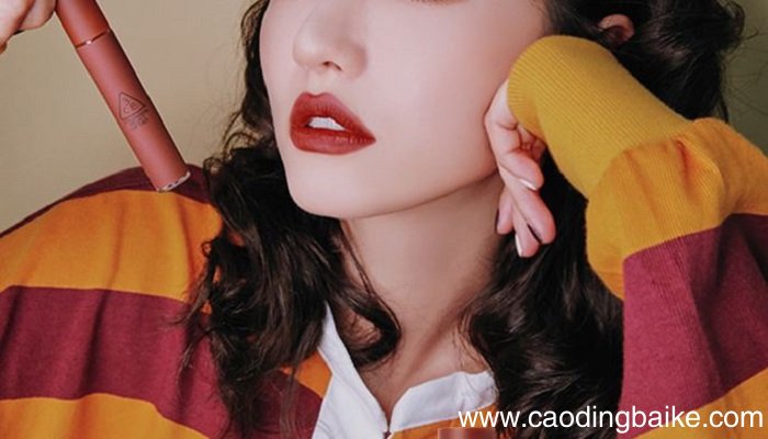 秋冬季适合的口红颜色有哪些 哪些口红颜色最适合秋冬季使用