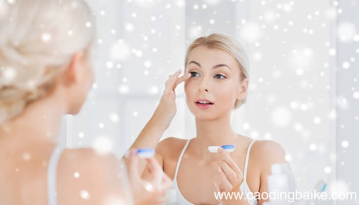 眼镜店可以配隐形眼镜吗 隐形眼镜可戴多少小时