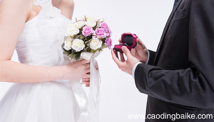 求婚戒指和结婚戒指是同一个吗 求婚戒指跟结婚戒指是不是同一个