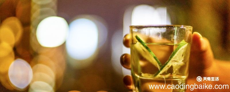 如何用啤酒洗头 怎样用啤酒洗头发正确方法