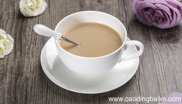 卡其色和奶茶色有什么区别 奶茶色和卡其色哪个好看