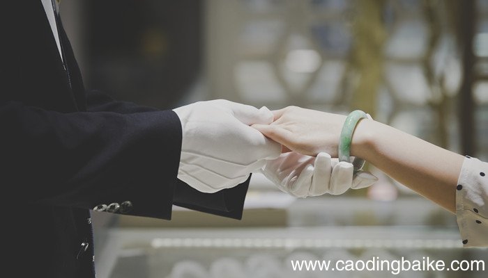 绿色玉镯一般是什么玉 绿色玉镯是什么品质