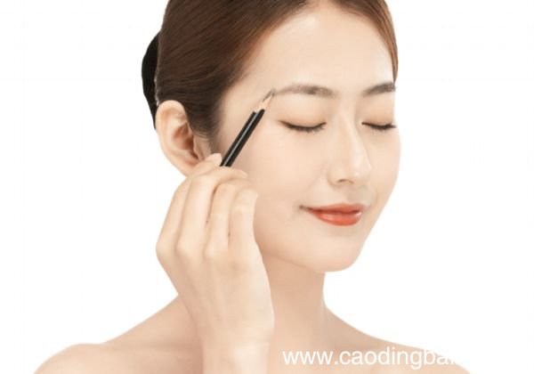 怎么画眼线和眉毛画眼线和眉毛的方法