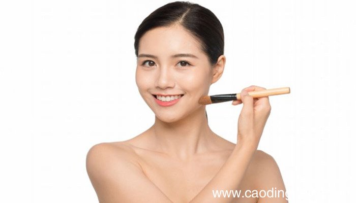 先涂粉底液还是bb霜 粉底液和bb霜的使用顺序