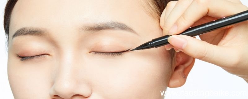 眼线笔买黑色还是棕色黑色和棕色眼线笔哪个更好