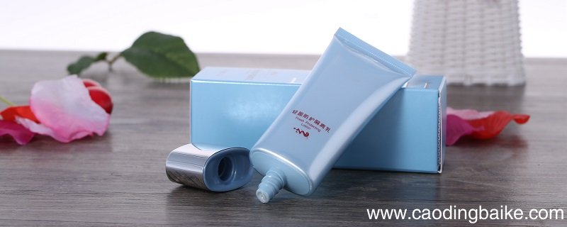 隔离用手还是粉扑 隔离霜能用粉扑吗