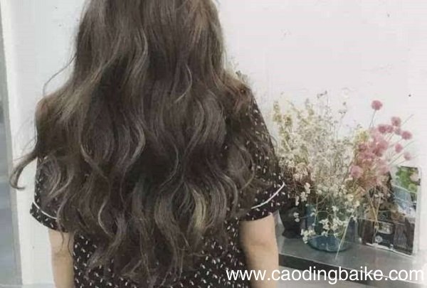 头发多的女生适合什么发型 头发多适合什么 搜狗