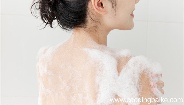 水乳精华液精华油的使用顺序 水乳精华液精华油的正确使用顺序是什么