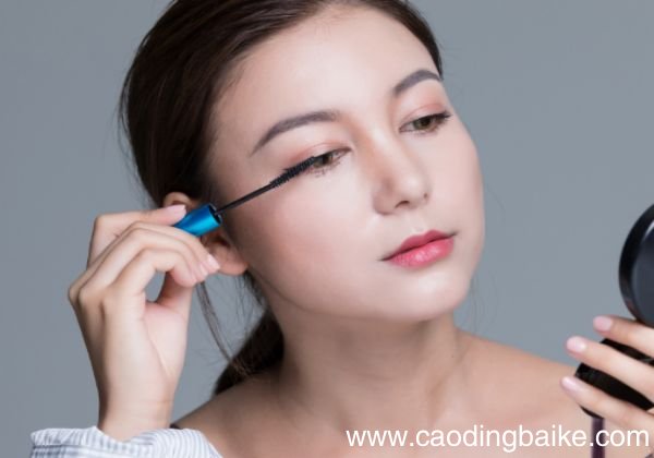 圆脸适合哪种眉型圆脸如何选择眉型