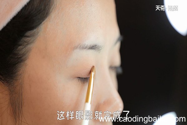 如何画眼影