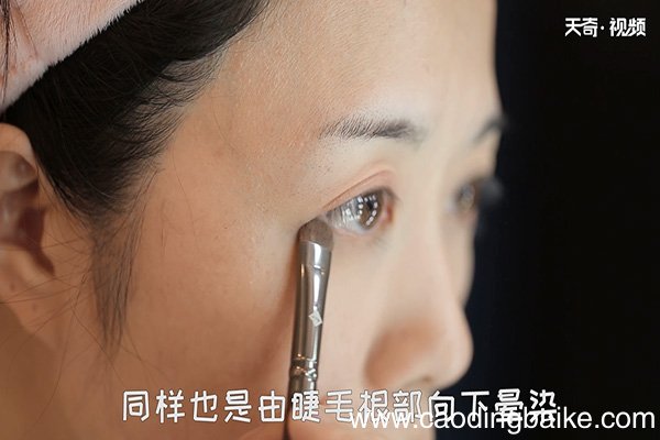 如何画眼影