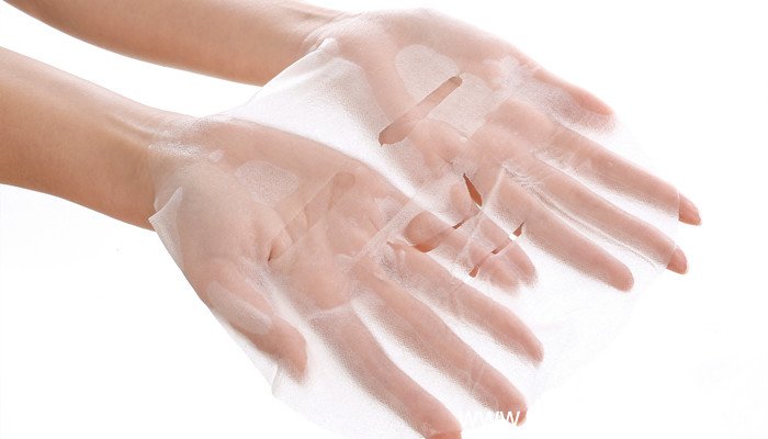 敷面膜前要用爽肤水吗 敷面膜前要用爽肤水吗和乳吗