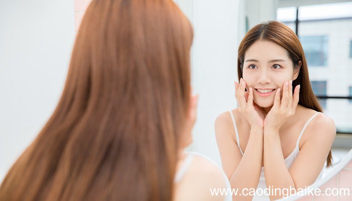 素颜霜在化妆中的顺序 素颜霜在化妆的步骤里面排在第几个