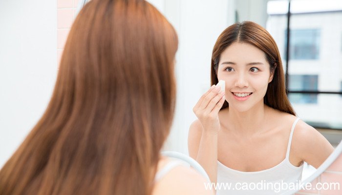 素颜霜在化妆中的顺序 素颜霜在化妆的步骤里面排在第几个