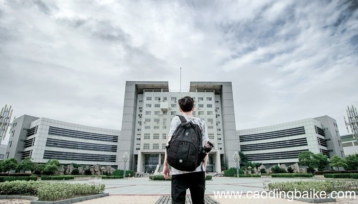 高中学费多少高中学费是多少