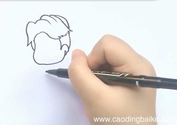打篮球的小男孩简笔画