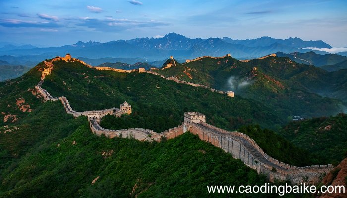 长城屹立在世界的东方改成比喻句 长城屹立在世界的东方改成比喻句怎么改