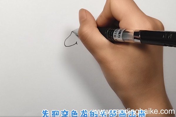变色龙简笔画