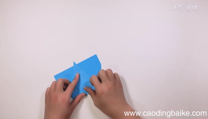 简单的纸飞机折法 纸飞机怎么折