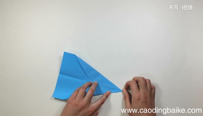 手工折纸飞机飞50米 手工折纸飞机的方法