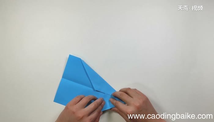 怎么折纸飞机空中之王 折空中之王纸飞机的方法