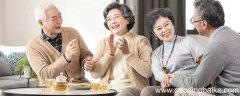 形容人老但风采依旧的诗句 形容年老也依然有风采的诗句