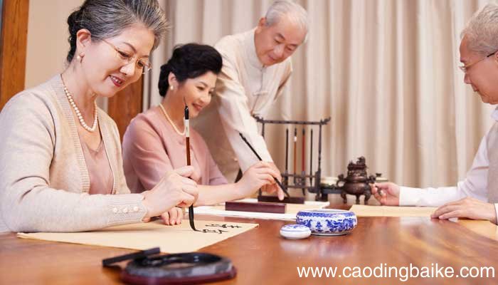 形容人老但风采依旧的诗句 形容年老也依然有风采的诗句