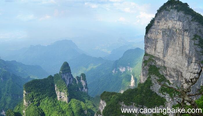 望天门山表达了诗人怎样的心情 望天门山鉴赏