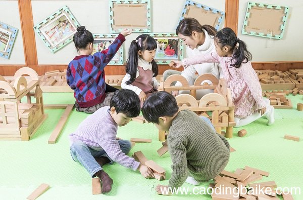 冰心的童年生活的过渡句是什么 冰心的童年生活的过渡句是啥