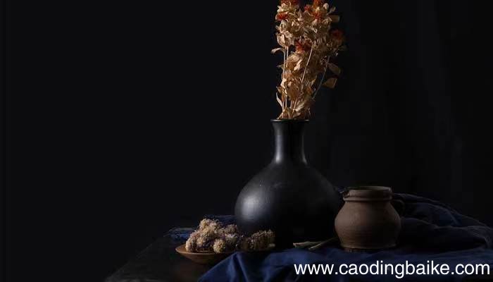 两个酒罐告诉我们什么道理 寓言两个酒罐告诉我们什么道理