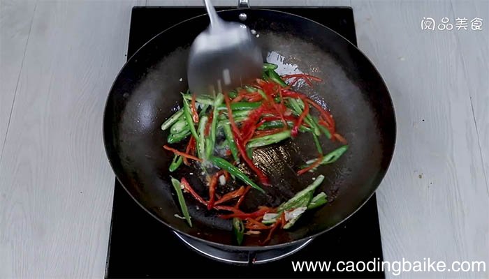 尖椒炒土豆丝的做法 如何做尖椒炒土豆丝