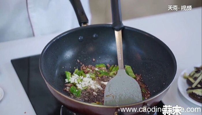 青椒肉末茄子的做法 青椒肉末茄子怎么做