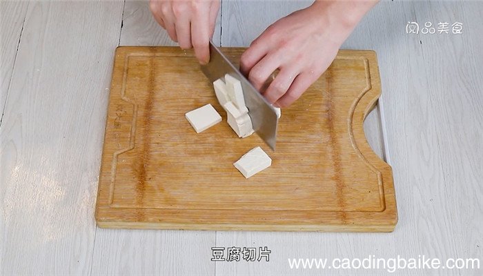 豆腐炒萝卜蒜苔怎么做 豆腐炒萝卜蒜苔的做法