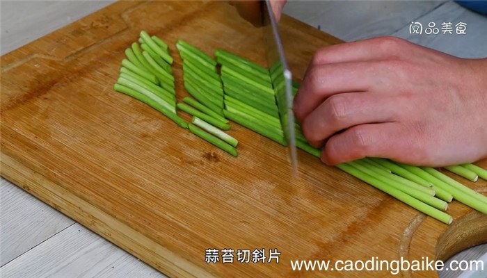 豆腐炒萝卜蒜苔怎么做 豆腐炒萝卜蒜苔的做法