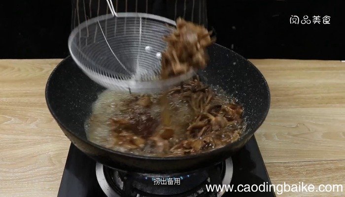 茶树菇炒红椒丝的做法 茶树菇炒红椒丝怎么做好吃