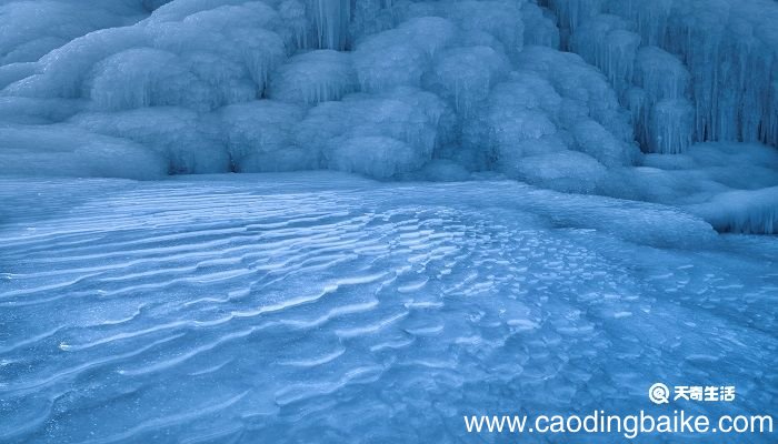 江雪表达了诗人怎样的心境 江雪流露出作者什么心情
