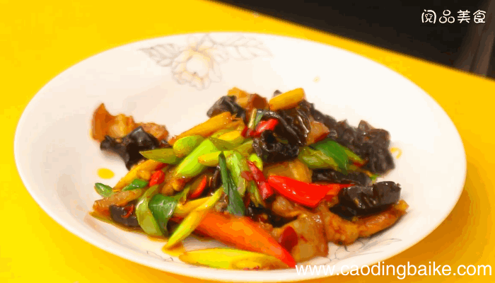 木耳青蒜回锅肉的做法，木耳青蒜回锅肉怎么做