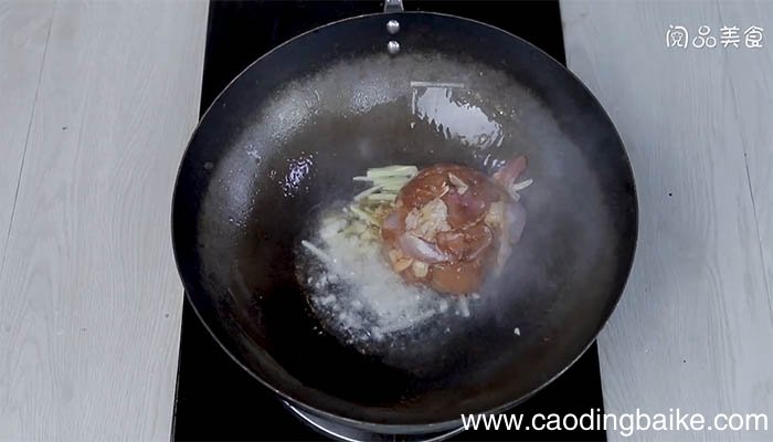 尖椒炒鸡腿的做法 如何做尖椒炒鸡腿
