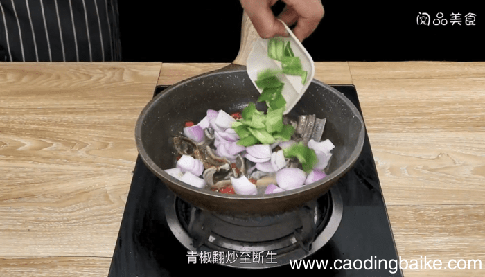 洋葱炒黄鳝的做法 洋葱炒黄鳝怎么做好吃