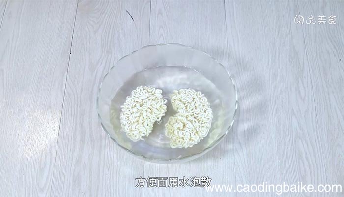 蘑菇香肠炒面 蘑菇香肠炒面的做法