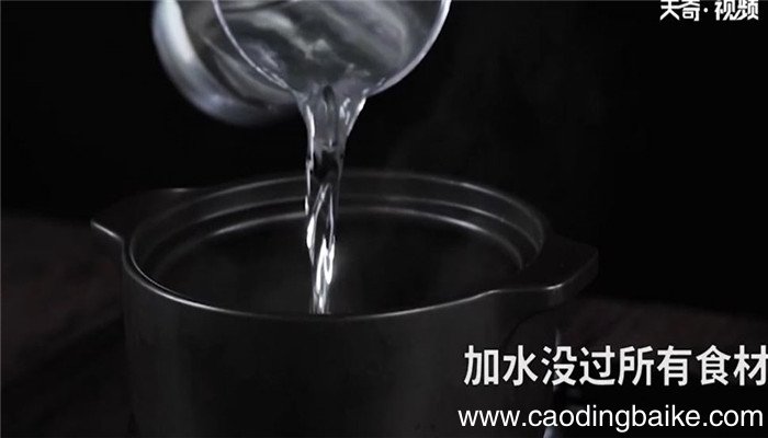 板栗木瓜凤爪汤怎么做 板栗木瓜凤爪汤的做法