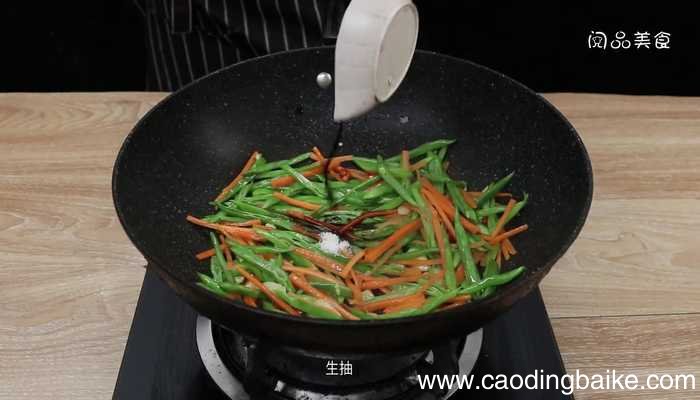 胡萝卜炒刀豆 胡萝卜炒刀豆的做法。