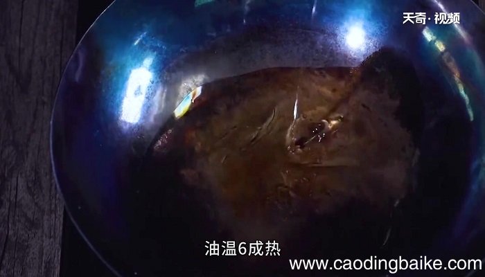小鱼焖豆腐怎么做 小鱼焖豆腐的做法