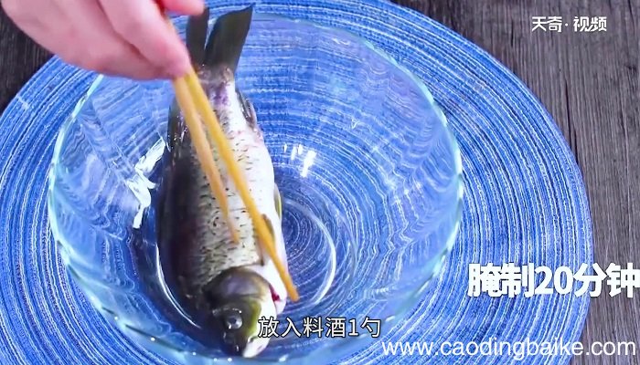 小鱼焖豆腐怎么做 小鱼焖豆腐的做法