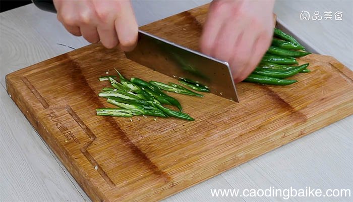 尖椒毛豆炒肉丝的做法 如何做尖椒毛豆炒肉丝